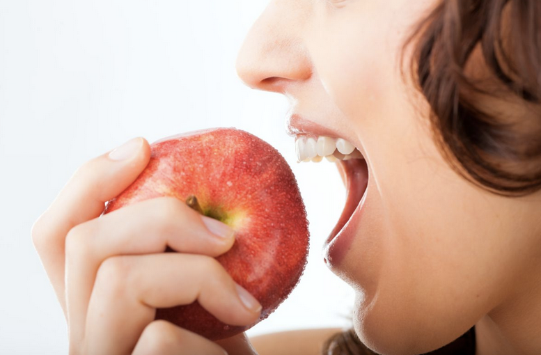 DENTS BLANCHES : ALIMENTS A PRIVILEGIER ET A EVITER ?
