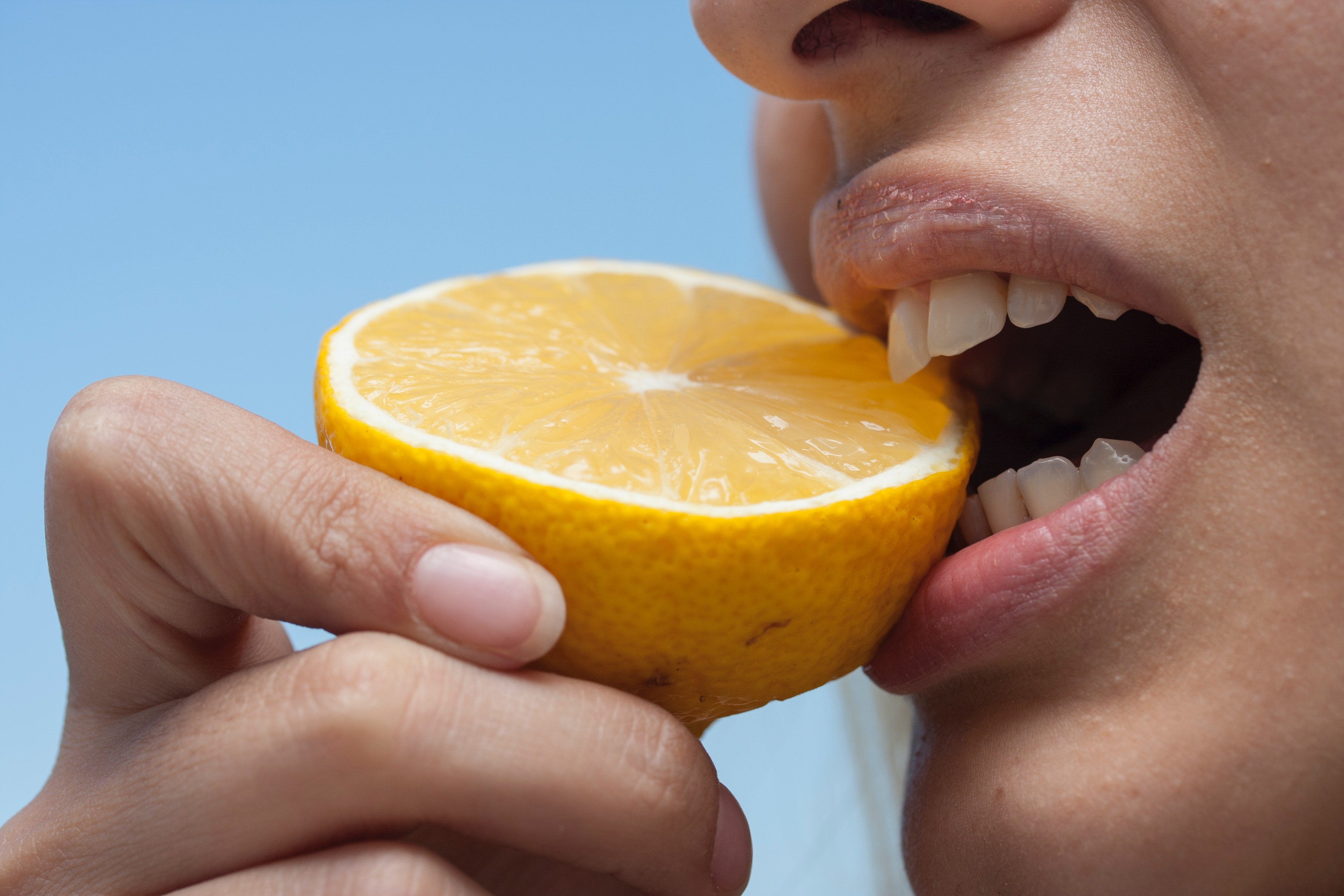 CONSEILS POUR BIEN PROTEGER SES DENTS ET SES GENCIVES